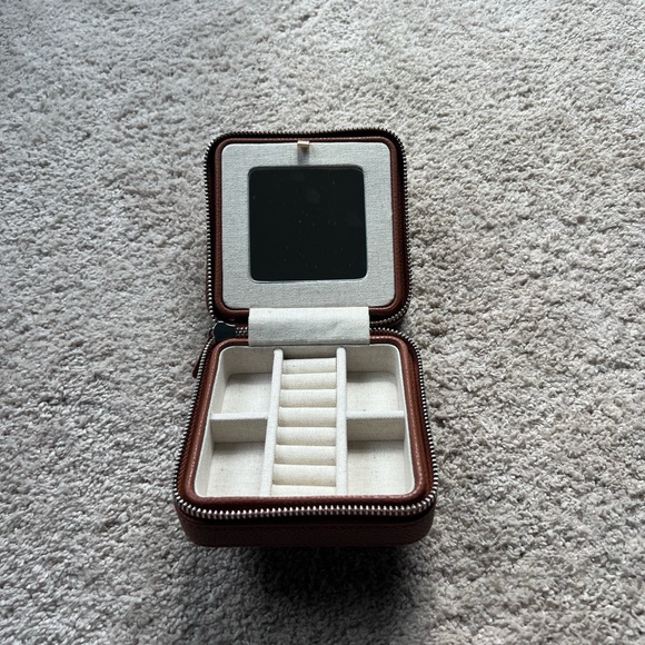 New Mark & Graham small travel jewelry case in camel monogrammed - Picture 3 of 9